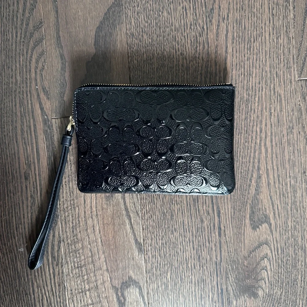 NEW Coach Wristlet Wallet - Shiny Finishing - Picture 5 of 6